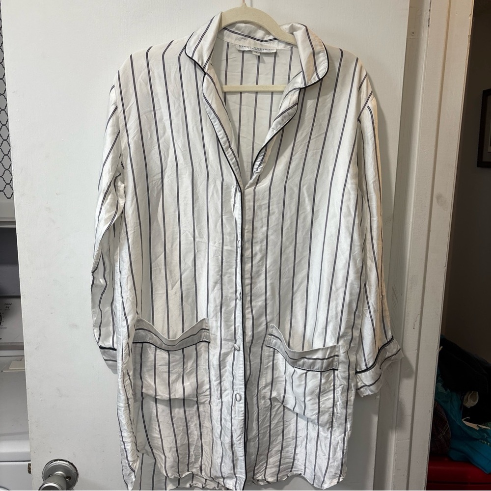 Linda Hartman Intimiates Black White Stripes 100% Silk PJ Top Night Shirt Sz  S